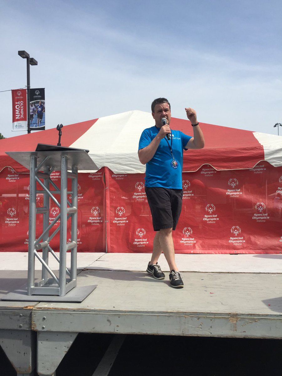 FinishLineNews's tweet photo. Getting last minute instructions as team @FinishLine prepares to volunteer at @SOIndiana Summer Games today #SOINSG18 #FLYFKicks @FinishLineYF https://t.co/6T0lB1gepo