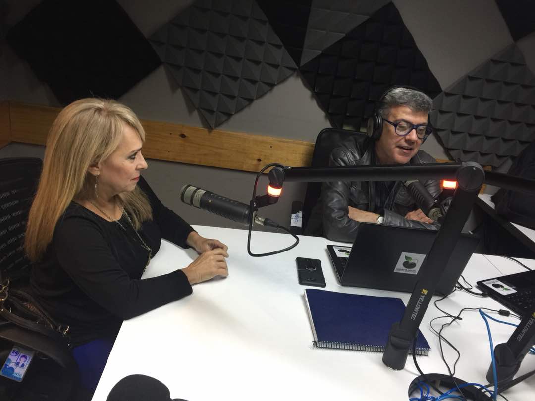 VayaAlTeatro's tweet photo. #VISAPARAUNSUEÑO entrevista a la querida @dDeliae en el programa #ENELLIVING con @AntonioDelli de https://t.co/pOKxv6P0lr #Teatro #Entrevista #8Jun https://t.co/Zrp50eFubg