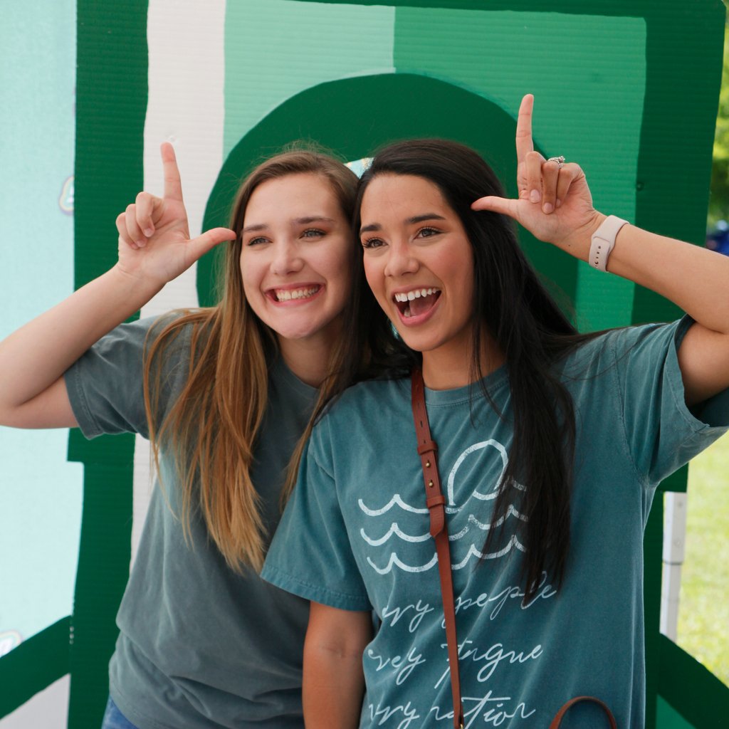 oursoutheastern's tweet photo. The best BFFs love to #LionUp!
#NationalBestFriendsDay https://t.co/TmH1fZFBu7