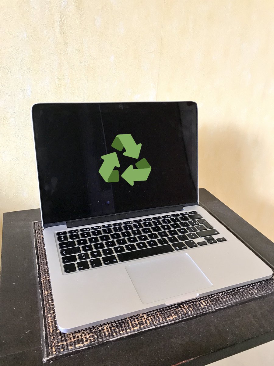 DevBrothers's tweet image. Dalle LCD d'un #MacBookPro fissurée mais écran intact.
Remplacement de celle-ci avec nettoyage.