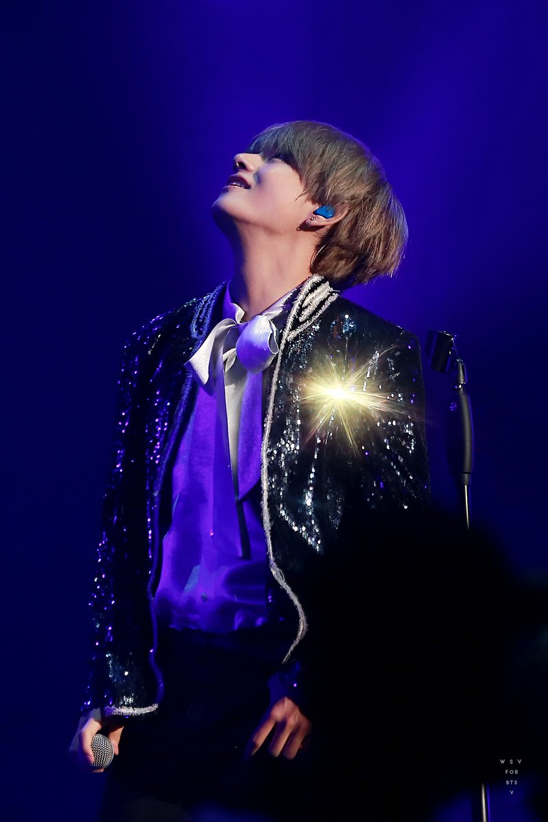 winterVerry1230's tweet photo. ❄🍓No matter how dark the world is, you sparkle in my eyes💜
#태형 #뷔 #태태 #방탄소년단 #BTS 
@BTS_twt ☄🌟☄ https://t.co/fb846xCwrI