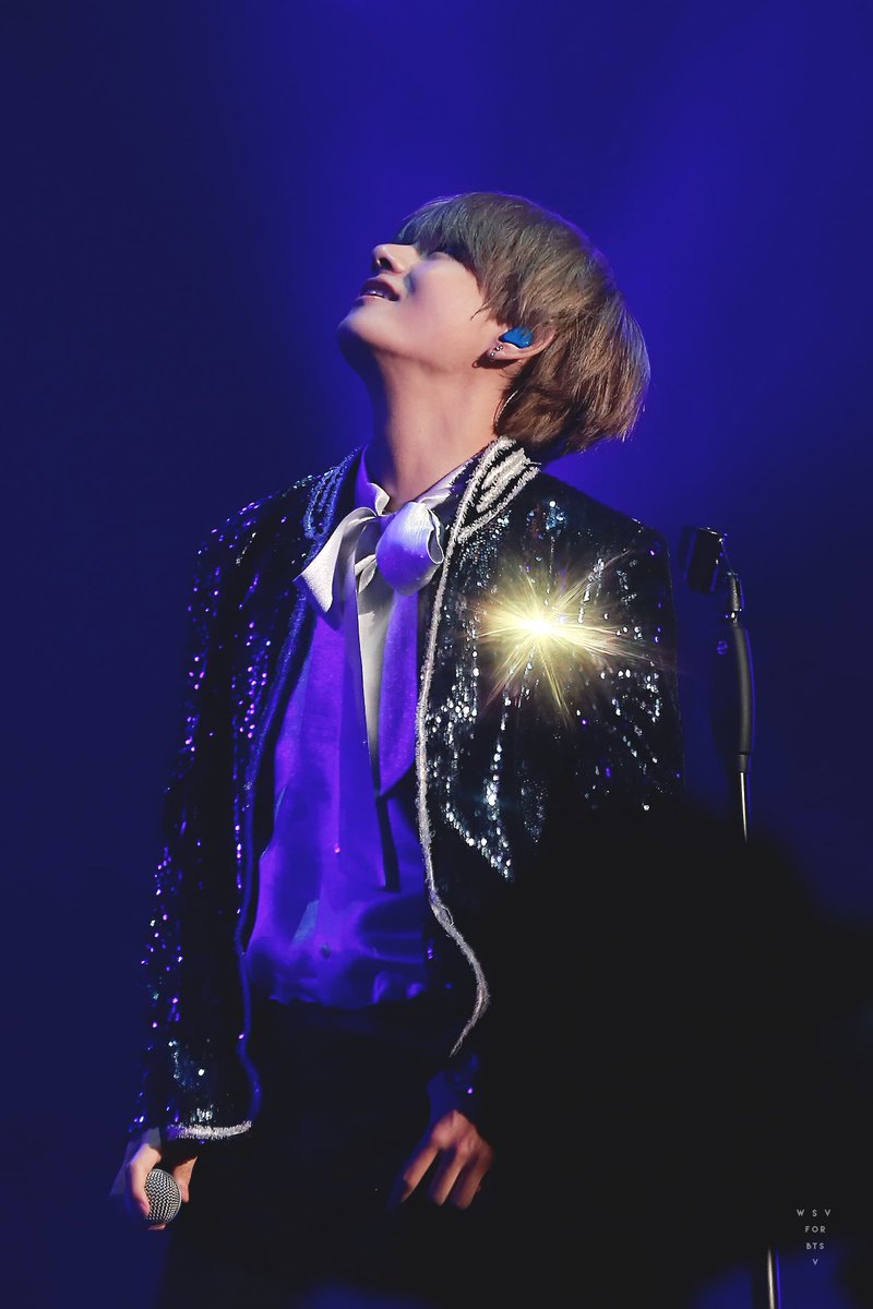 winterVerry1230's tweet photo. ❄🍓No matter how dark the world is, you sparkle in my eyes💜
#태형 #뷔 #태태 #방탄소년단 #BTS 
@BTS_twt ☄🌟☄ https://t.co/fb846xCwrI