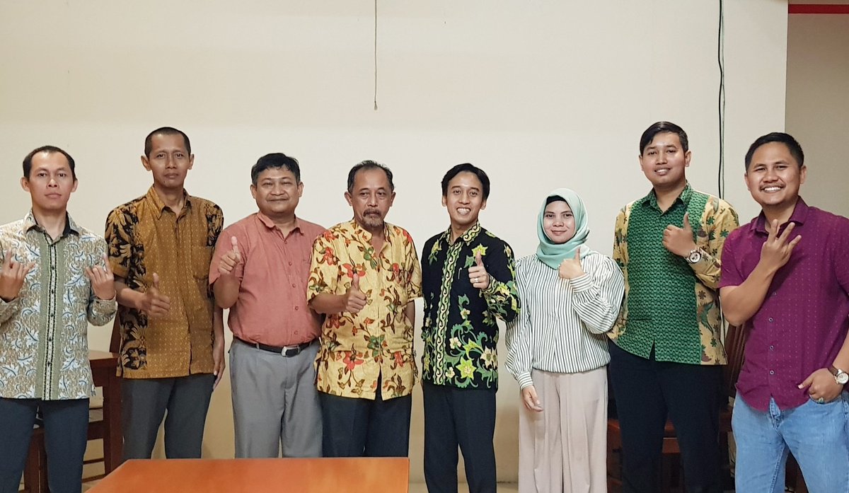 irmanf's tweet photo. Tim Peneliti LPPM-IPB dalam Kajian (LP2B) Kabupaten Magelang 2018.
Prof. Widiatmaka
Dr. Irman Firmansyah
Dr. Khursatul Munibah
Dr. Ahmad Yani
Dr. Pipin Noviati Sadikin
Indra Harimurti, MM
4 Asisten Ahli
40 Pengolah Data GIS
#LP2B
#GIS
#SistemDinamik
#spasialdinamik https://t.co/m7BoEPpYT1