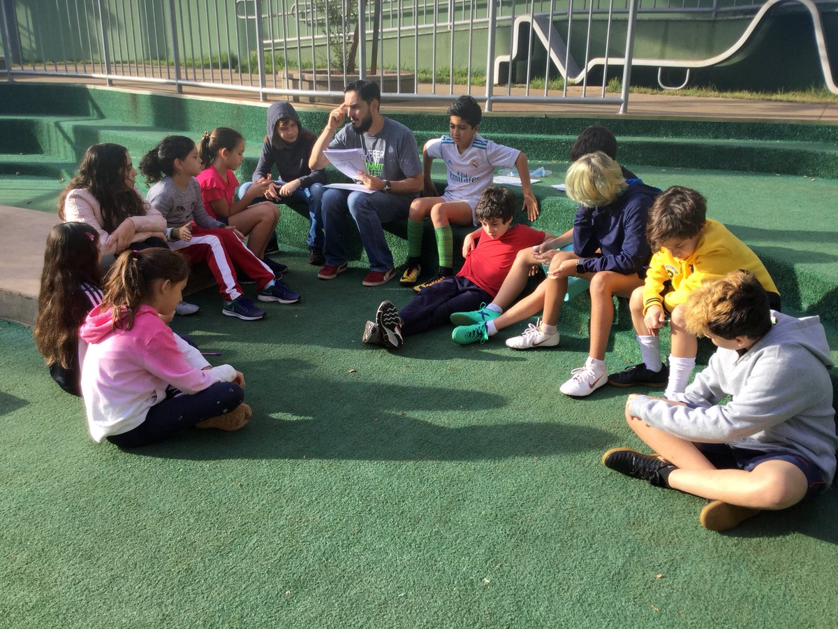 MuriloBorduqui's tweet photo. Grade 5 is reflecting about child overweight and obesity. “Why obesity has become an epidemic?”
#escolaconcept #visiblethinking #reflection #ThinkPairShare https://t.co/xeJ54hebsV