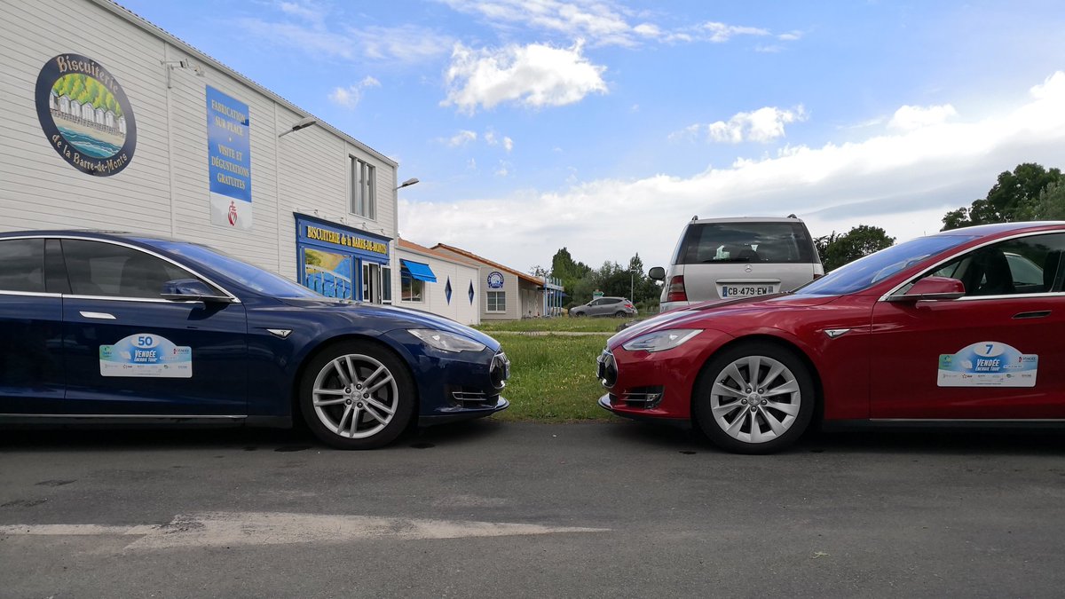 RedArrow_Driver's tweet photo. Le Grand Tour de la Vendée à La Barre-des-Monts et de nouvelle borne rapide du @SyDEV_85 @Vendee_ET #VET2018 #CHAdeMO #CCS #AC43 https://t.co/yfPTPAzLiQ