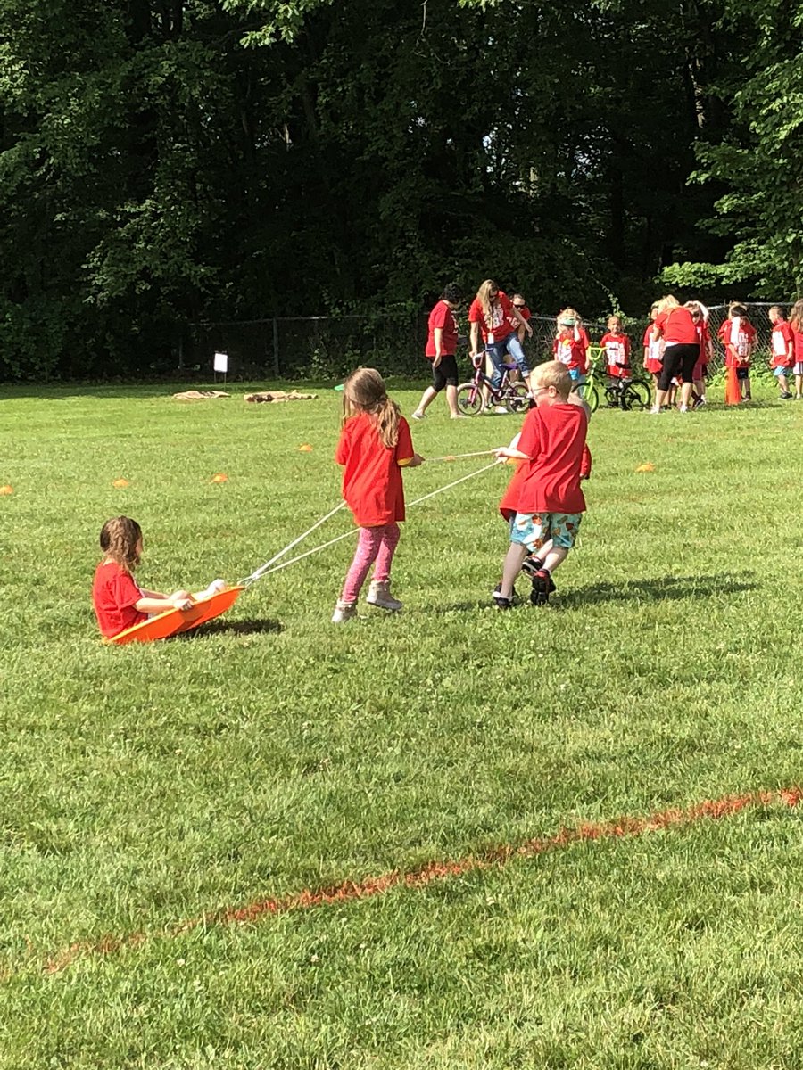 HenryBMilnes's tweet photo. Having a great time at Apshawa  Field Day! Thank you to Mr. Koger, Mr. Anderson, our amazing PTA and all parent volunteers who make this such a success each year! @WestMilfordSupt https://t.co/nMCjsAEuFo