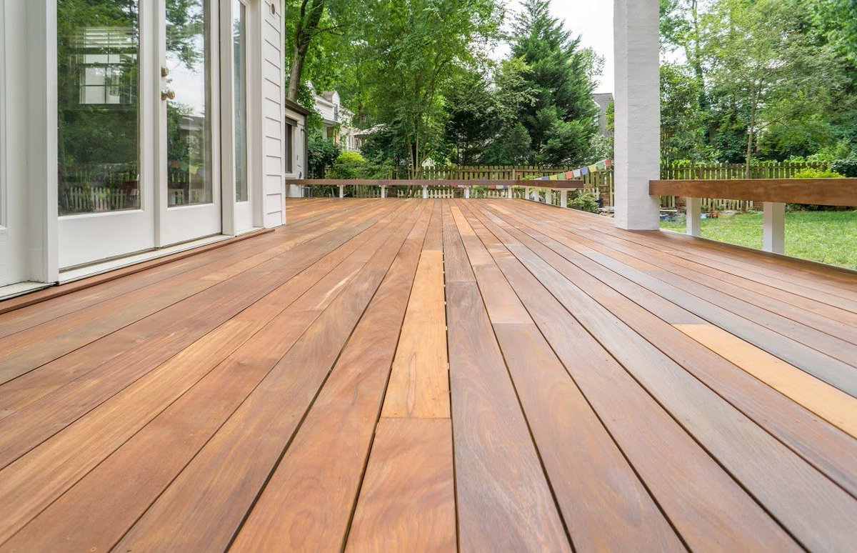 Click the link to learn all you need to know about how to finish your hardwood deck and which finishing options might work best for you. buff.ly/2HwfaHc