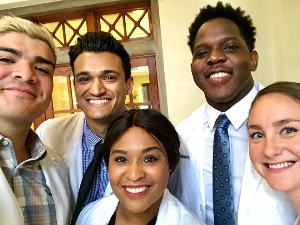 AMAmedstudents's tweet photo. School's in session! Some MSS members took a break from the #AMAmtg to visit Lindbloom Math & Science Academy and help inspire the next generation of physicians. #DrsBackToSchool https://t.co/6LtlPr9NdM