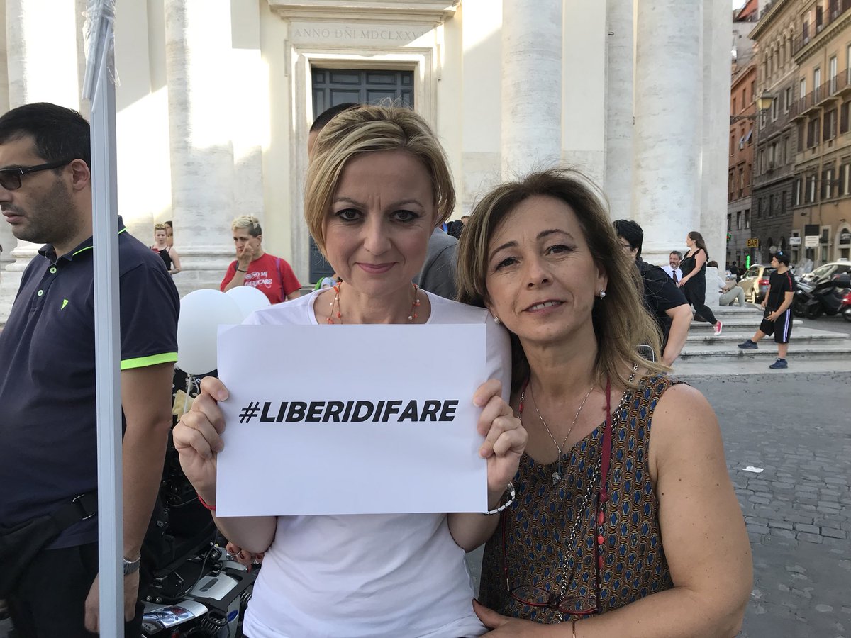 patriziasen's tweet photo. In piazza per chiedere assistenza per una vita autonoma per tutti i disabili #liberidifare https://t.co/Us2j0UJB7f