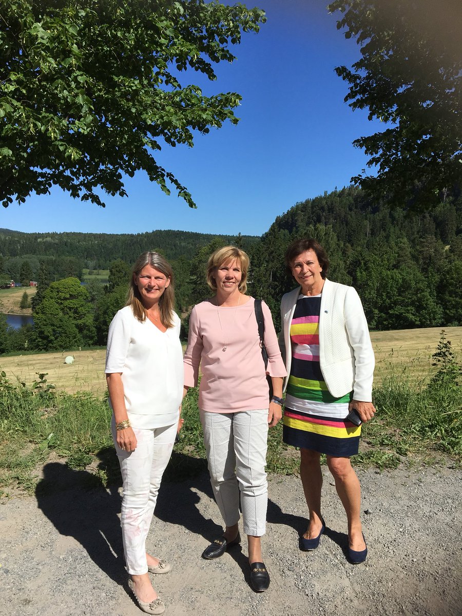 Så härligt att nordiska e-id också kom upp idag då vi träffade Danmarks ambassadör för Norge <a href="/DKAmbNorway/">Louise Bang Jespersen</a> tillsammans med bl.a <a href="/AskerBente/">Bente Stein Mathisen</a> och <a href="/LeneConradi/">Lene Winger Conradi</a> i Asker! #nordensk #nordisktsamarbete #vänort #mervärde