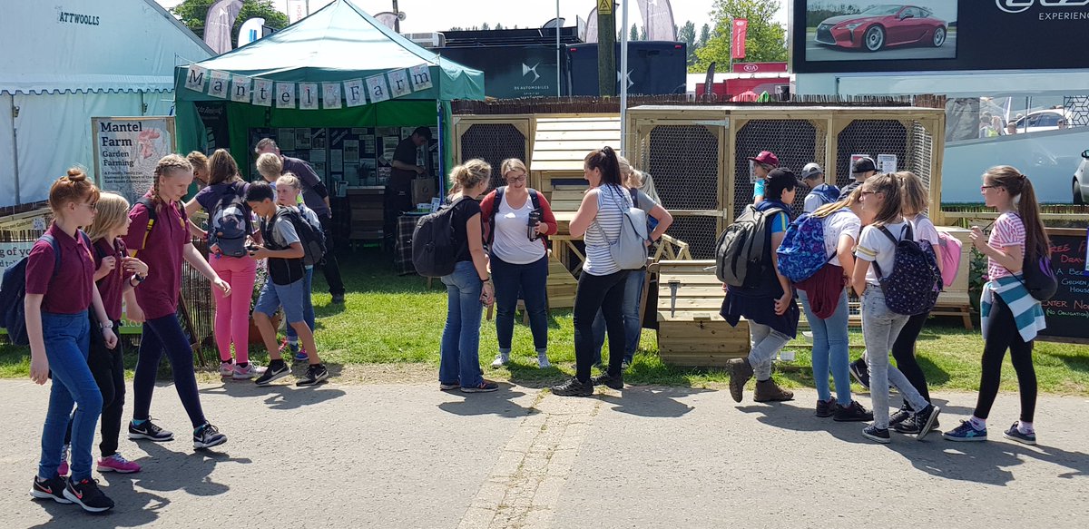 MantelFarm's tweet photo. It's all going really well at the #SouthEngShows - The ☀️ sun ☀️ is shining, the crowds are 🐔 flocking 🐔 and entries are flying in for our competition. Don't miss your chance to win either a beehive or chicken house 🐝 by visiting our stand @SouthEngShows https://t.co/bK8xvPJP52