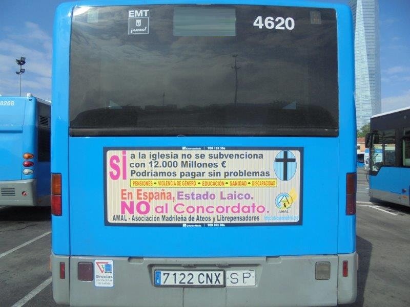 Tercer autobús ateo. Sin subvenciones a la iglesia, no habría problemas con las pensiones ateosenmadrid.com/2018/06/08/ter…