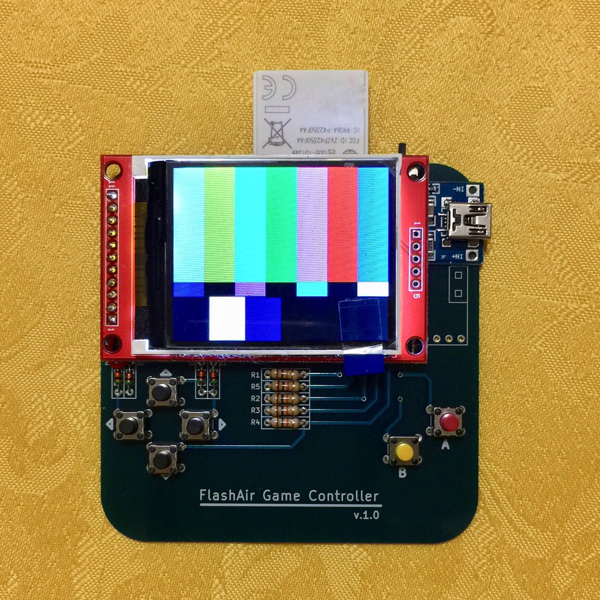 La_zlo's tweet image. ボタン追加前のバージョン

74HC165はスイッチを最大9個繋げるので
スルーホールを利用して１個追加した。
用途は未定
start, optionよりmenuの方がしっくり来る気がしてる。

#FLASHBOY