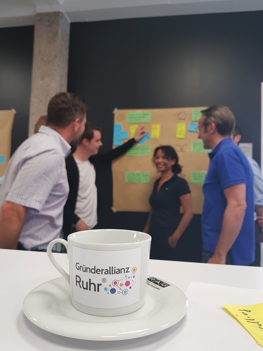 henrik_hahn's tweet image. #DataThinking workshop with the colleagues from @etventure at #Haus5 of @Gruenderallianz @ZOLLVEREIN. Truely a #digital Friday tapping data-based #business potential. The new @Gruenderallianz #Data Hub will help to pave the way from internal #databases to new sources of revenues.