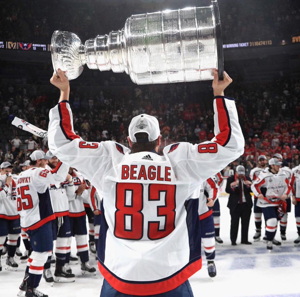KathrynTappen's tweet photo. Washington @Capitals forward Jay Beagle is the first player in hockey history to win the Kelly Cup (ECHL), Calder Cup (AHL), and now the Stanley Cup! #CupChampion https://t.co/RSH2P8U9sc