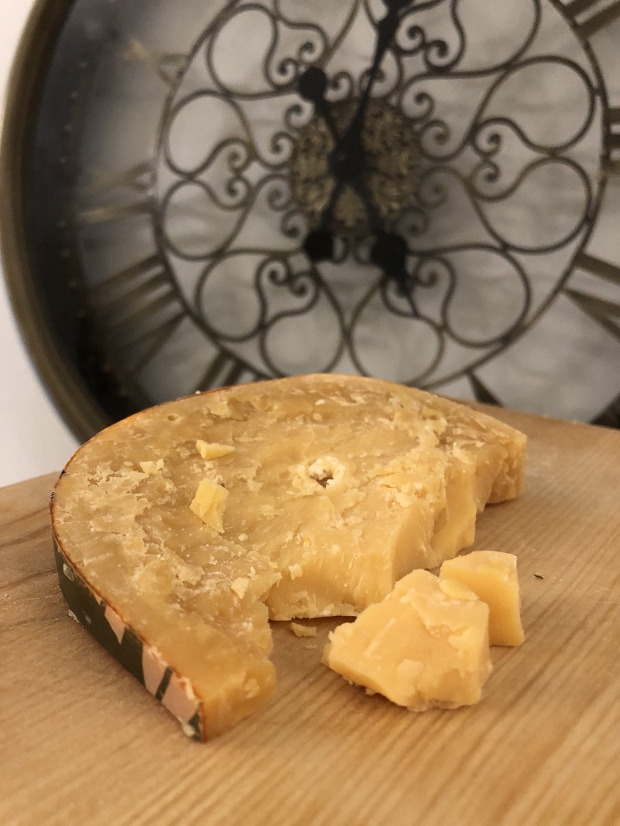 TDigested's tweet photo. It’s always cheese time!
:
:
#juustukuningad #rotermanni #dutchcheese #agedgouda #gouda #ryebread #nordicfood #muhuleib #cheesetasting #cheeselovers #estonianfood #tallinnfood #foodhunter #foodblog #theworlddigested
#エストニア #タリン #タイム #ゴーダチーズ #黒パン #ライ麦パン https://t.co/Cn25b3IfjL