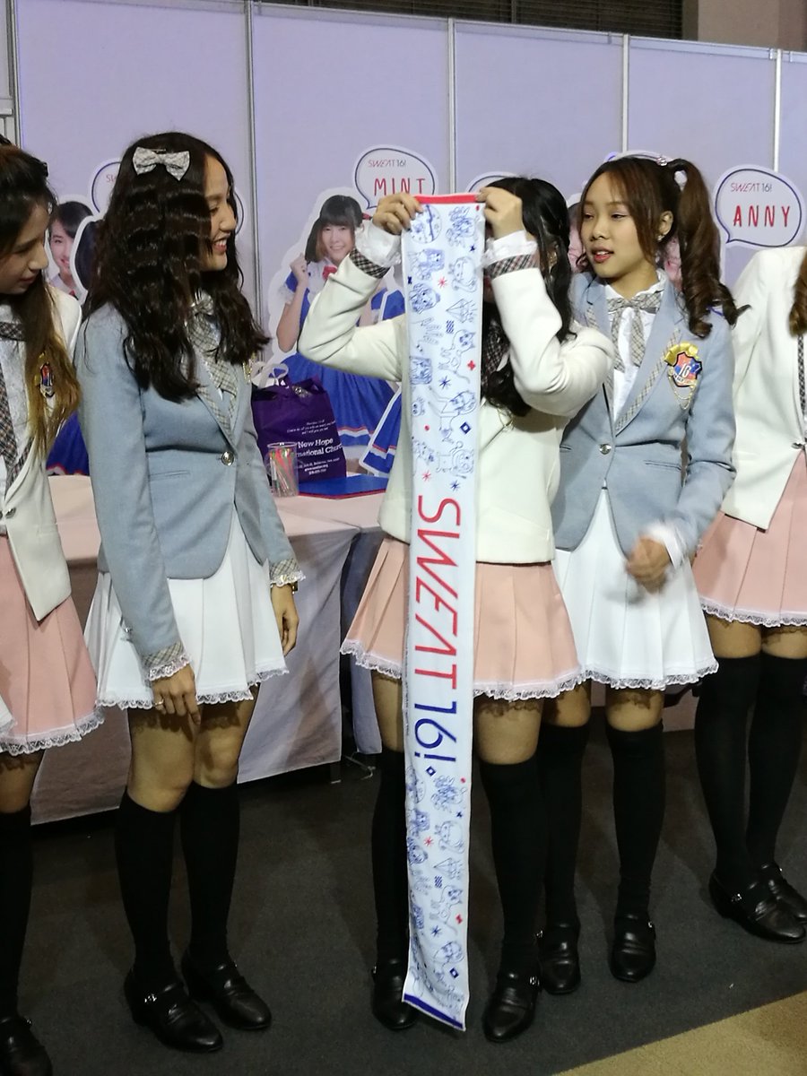 SYL_103's tweet image. ผ้าเชียร์ยาวเท่าตัวน้องม่านจริงด้วยอ่ะ เป๊ะมาก อิอิ😆 🐷💕
#Sweat16 #GoSweat #MahnmookSweat16