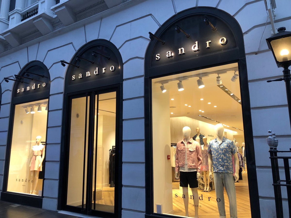 sunandakp's tweet photo. ⁦@sandrocatanzaro⁩ Didn’t know your serial entrepreneurship included a high end clothing line! 😂 Cheers! #london #memorytriggers https://t.co/RtLZeLAkBJ