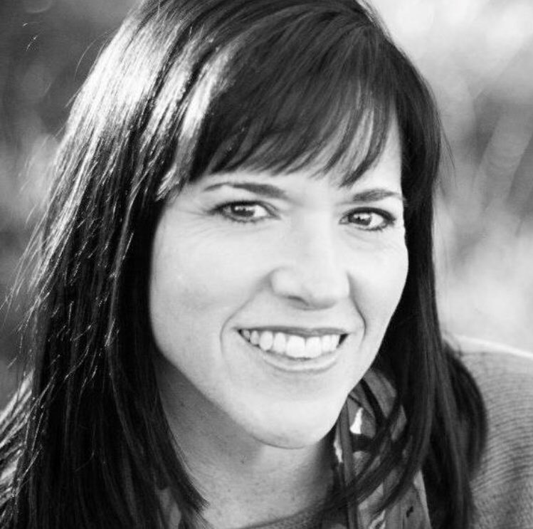naomathesun's tweet photo. My mom came home in tears last night because she had a man tell her that he “didn’t go on dates with attractive women anymore” WHILE THEY WERE ON A DATE. My momma is way too beautiful to be treated like that. Rt to find her a real man. https://t.co/9ZTTGLayn6