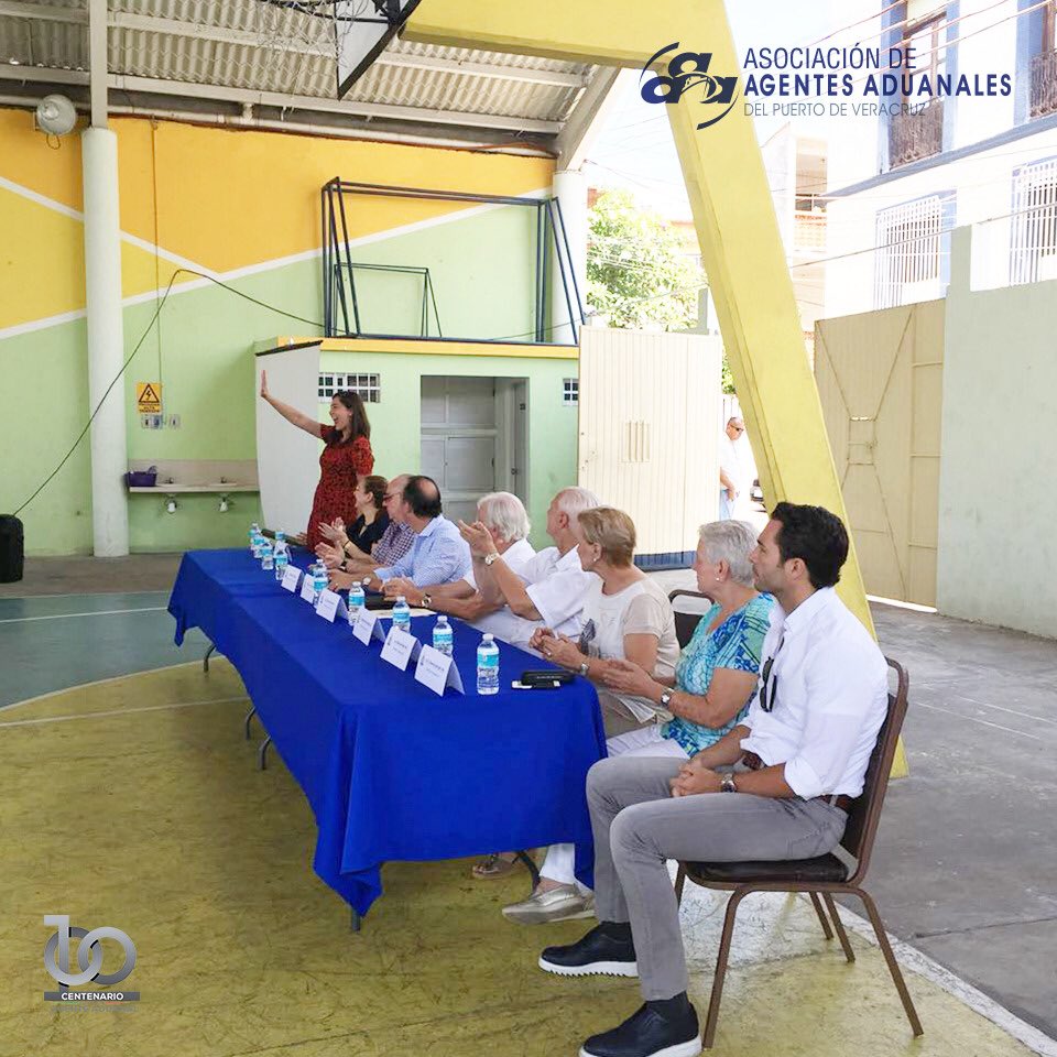 AAAPVER's tweet photo. Asociación de Agentes Aduanales del Puerto de Veracruz firma convenio colaborativo con el Colegio Valentín Ruiz Obregón. #aaaapver #educación #aprendizaje #formacióncontinua #pedagogía #docentes #Veracruz https://t.co/1AM0ztHKkO