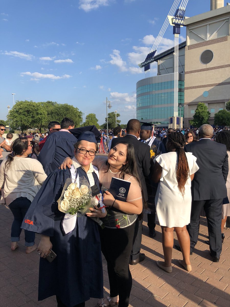 Frida1021's tweet photo. Happy #NationalBestFriendsDay to my best friend @NomNomInc Te quiero ❤️ https://t.co/NvdUY8hDSR
