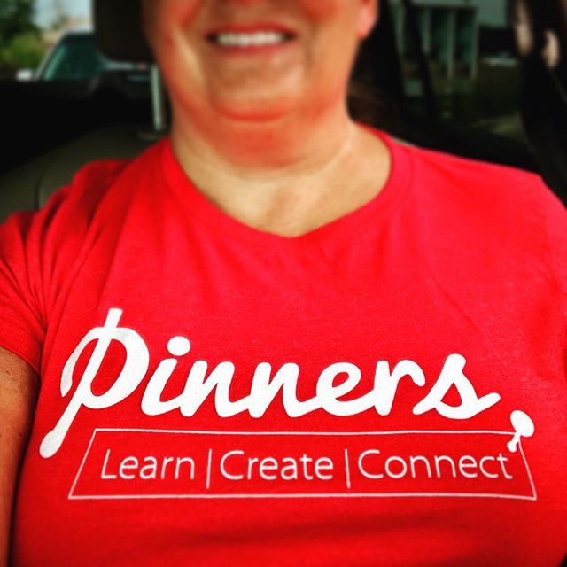donelleu's tweet photo. I like walking into @hobbylobby with my @pinnersconf shirt on...I feel an “expert” entering the arena! 😂❤️👍🏼 #pinnersconf #craftygirl https://t.co/t8pBW8EOTx https://t.co/BboHxvnDmW