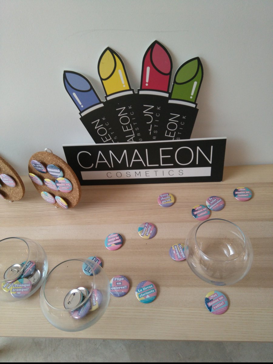 salusanwellness's tweet photo. @salusanwellness Coloretes de tonos insospechados aplicados con silicone sponge; labiales casi eternos en coral y melocotón... y mucha alegría. Novedades de @camaleon_spain @AgenciaKohl  #conunasonrisa #elcolorquesigueturitmo https://t.co/lc3MNM86VA