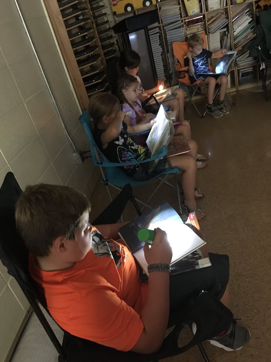 harrisMC2's tweet photo. #FlashlightFriday #FridayFunDay #r3awesome #summerexperience https://t.co/pD1skijo9B
