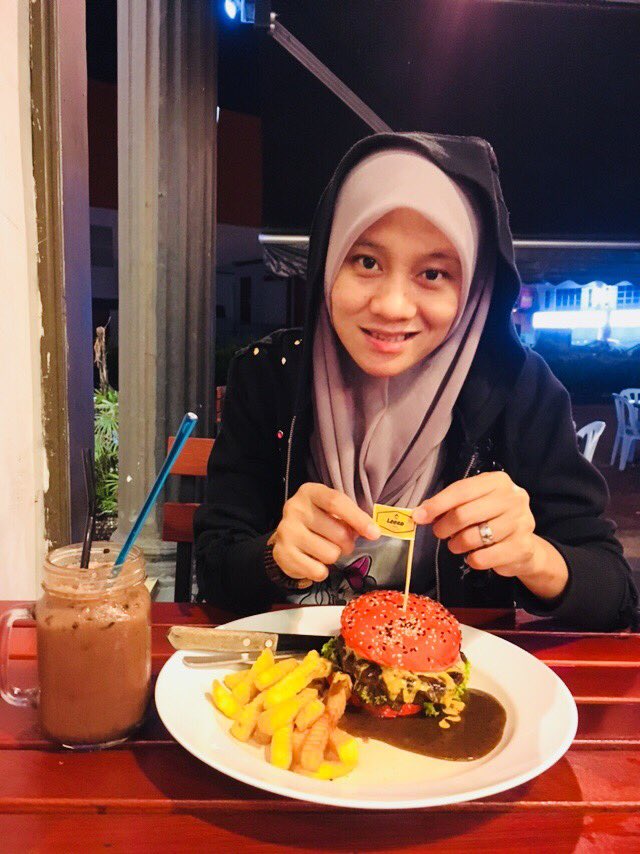 aniruz09's tweet photo. Supper at leezo with #AhelasctRyn #foodstagram #leezo alhamdulillah Salam Sahur dr kami # ramadhan24# https://t.co/7RF0371I86