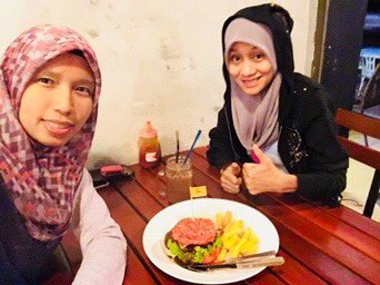 aniruz09's tweet photo. Supper at leezo with #AhelasctRyn #foodstagram #leezo alhamdulillah Salam Sahur dr kami # ramadhan24# https://t.co/7RF0371I86