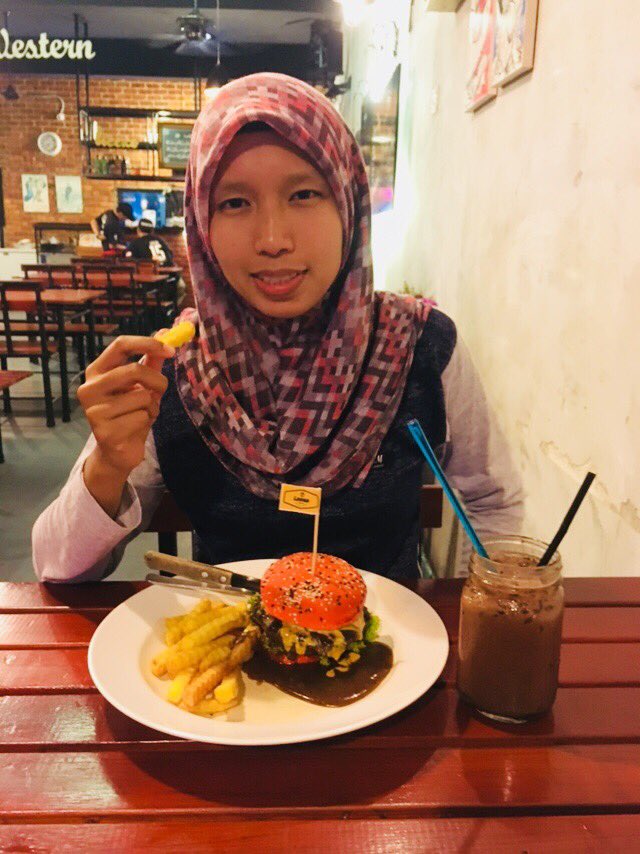 aniruz09's tweet photo. Supper at leezo with #AhelasctRyn #foodstagram #leezo alhamdulillah Salam Sahur dr kami # ramadhan24# https://t.co/7RF0371I86