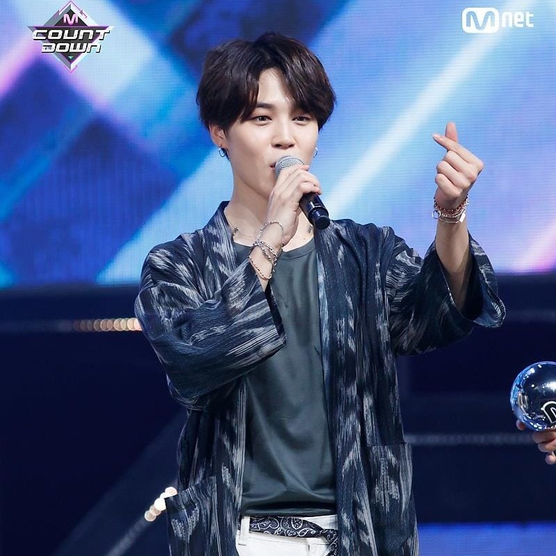 blvckswan99's tweet photo. The little and cute cat of BTS❤#NewProfilePic #지민 #BestOfBTS #BTSFESTA2018 #PleaseComeToItaly @BTS_twt https://t.co/MMH27oeCA0