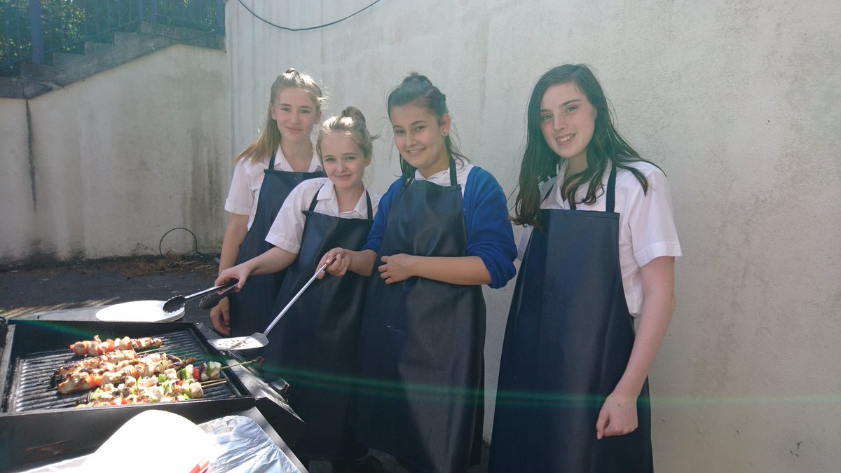 department_he's tweet photo. #BBQSEASON. Yr 9 and 10 enjoy the skewer challenge and build a burger 🍔 https://t.co/8lbMAG87L3