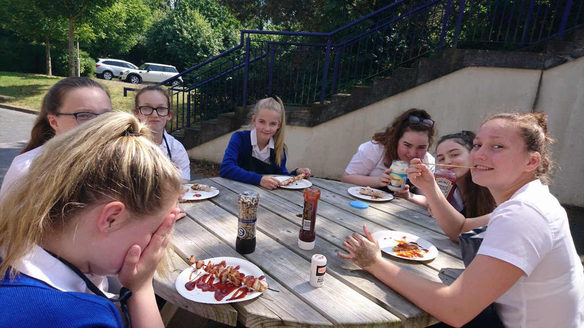 department_he's tweet photo. #BBQSEASON. Yr 9 and 10 enjoy the skewer challenge and build a burger 🍔 https://t.co/8lbMAG87L3