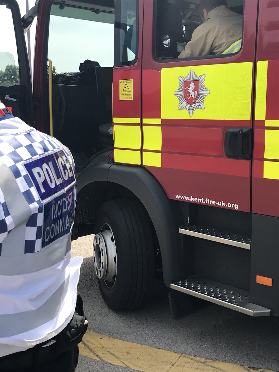 KentPoliceDart's tweet photo. Today members of #Dartford CSU were involved in training with other #Team999 services. #Jesip #PreparingForAnything https://t.co/AUPoQYBr22