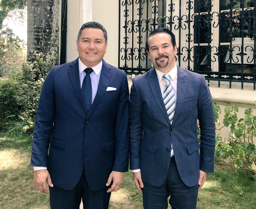 NadalDiplo's tweet photo. Reunión de trabajo en la residencia de Francia con @JAVIERBERTUCCI para intercambiar análisis sobre la situación de Venezuela. Francia habla con todos los responsables políticos venezolanos sin injerencia pero con la voluntad de ayudar al pueblo venezolano. @ElUniversal https://t.co/TOEoaI0G2q
