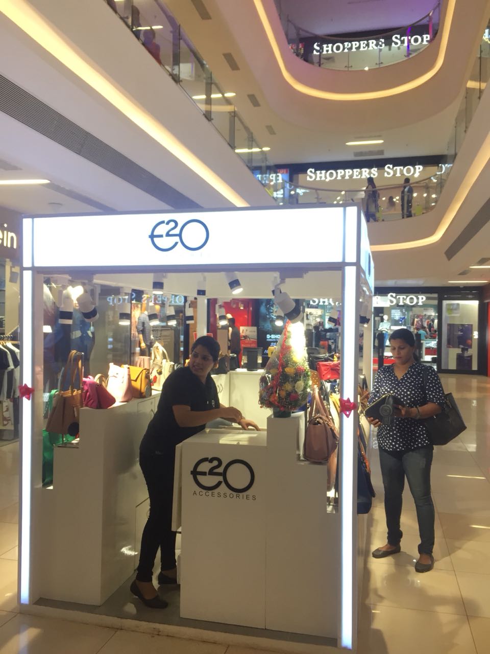 e2o bags shoppers stop