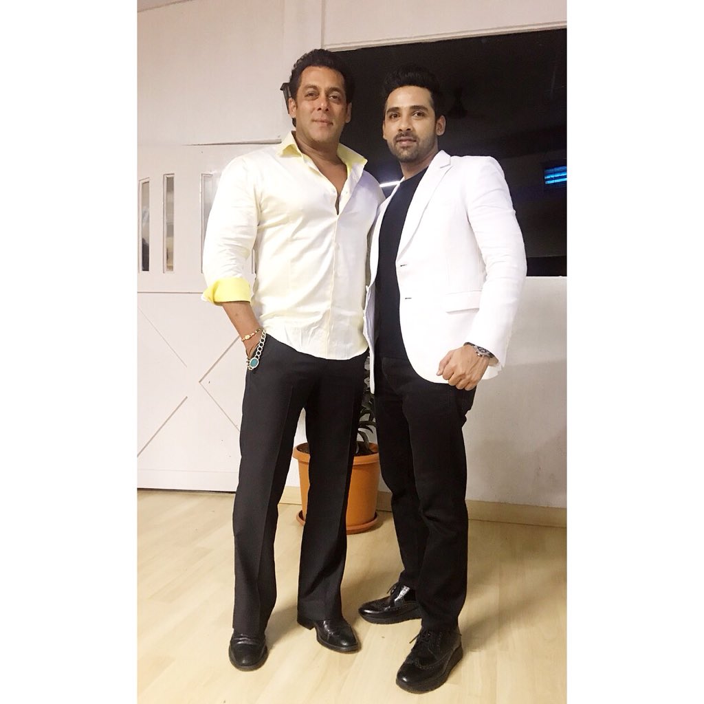 sharma_puneesh's tweet photo. @BeingSalmanKhan ❤️ I love you always !! #salmankhan #Race3 https://t.co/0xOqHy05nK