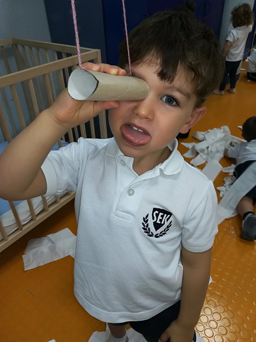 eisekcc's tweet photo. 😍 This is how we do It (play)! Sometimes we need to release our creative spirit and let ourselves go. 😎 
#Happy #friday #pirates #rain #snow #swimming #letspretend #juegosimbólico #inspiracionreggio #happyfriday #littleones @SEKCiudalcampo @institucionsek https://t.co/KCkrO6xVR0