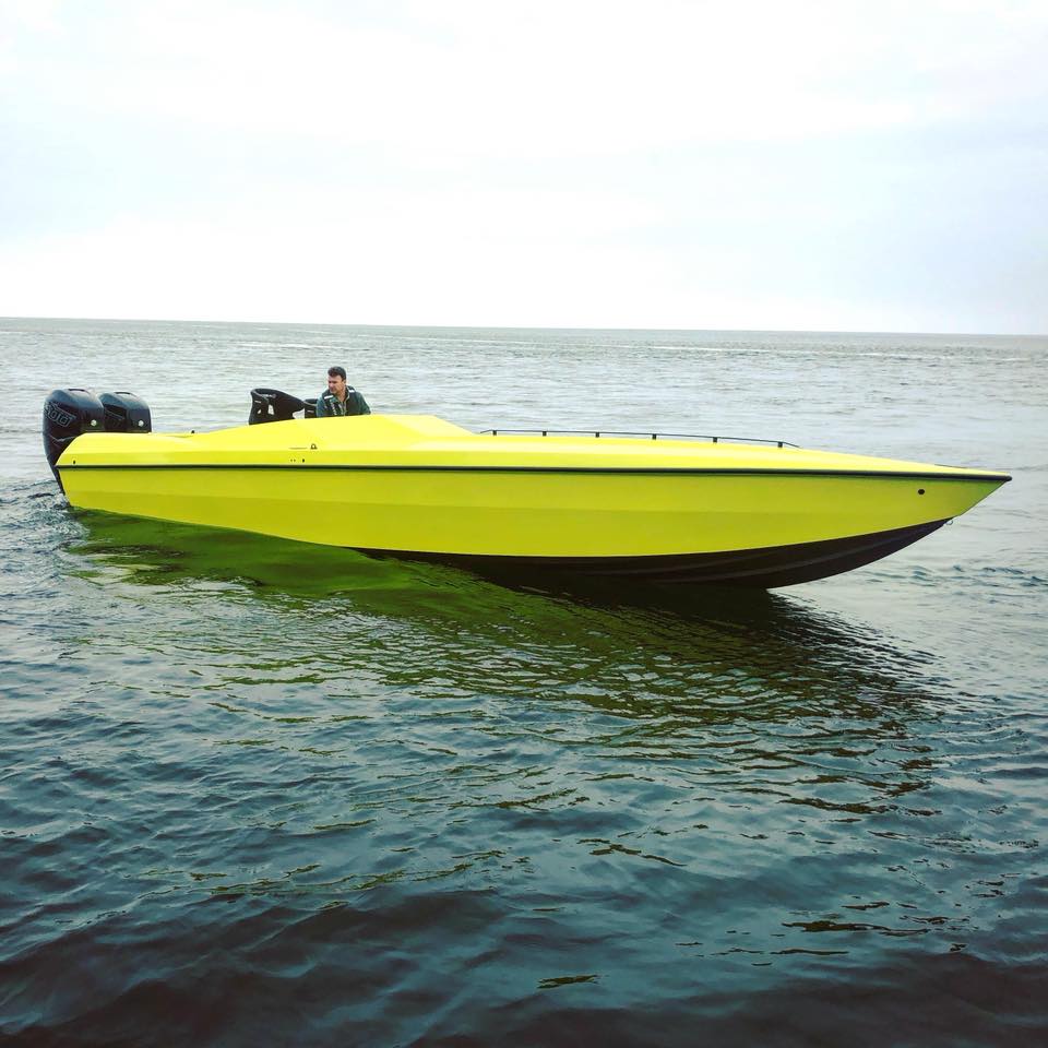 Marathon teams will now be looking on 'green with envy' at the <a href="/SUNUSRacing/">SUNUS Ocean Racing</a> mk3 racing colours 🏁
The Spectre 34 hull looks stunning,  good luck to the team and the other 24 teams participating at this weekends inaugural Poole Bay 100. 
@MercuryEngines <a href="/SpectreBoatsInt/">Spectre Boats Int.</a> @BPRCnews
