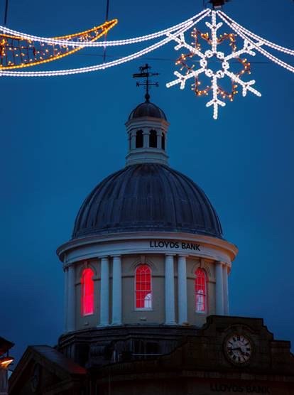 Copper_Red_Ltd's tweet photo. Market Hall, Penzance. 
Lit up for Christmas 2017. 

#copperreddesign #cornwalllights #cornwallchristmas #penzance #lightingdesigner #lightsaremylife #alllitup #lightingandpower #lightinghire #powerhire #sitemanagement #lightsallaround #penzancelights https://t.co/CW9fsDCWJR