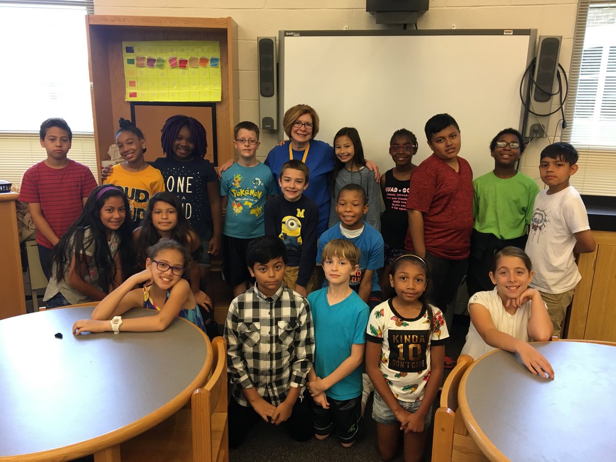 NovisLibrary's tweet photo. Last class of my very long teaching career! #triangletigers https://t.co/FH3QBamiKB