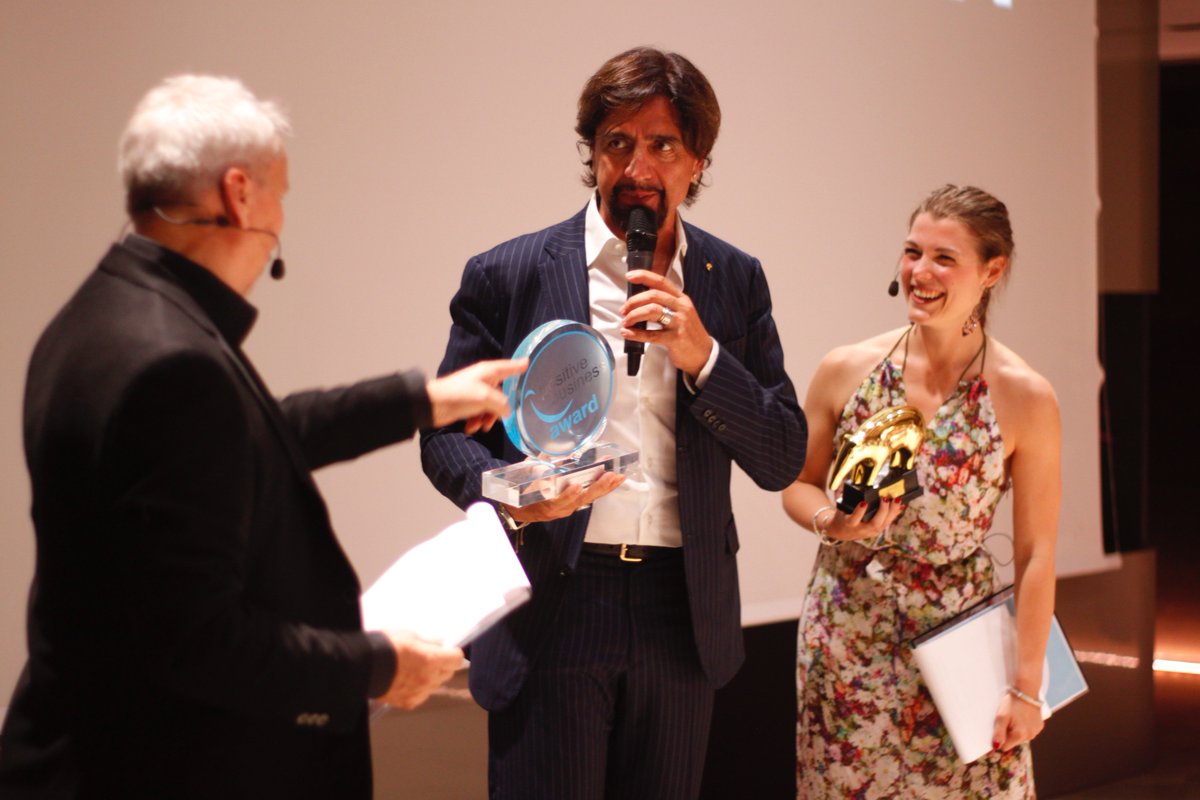 Striscia la notizia si aggiudica il premio Positive Business Award
striscialanotizia.mediaset.it/news/striscia-…