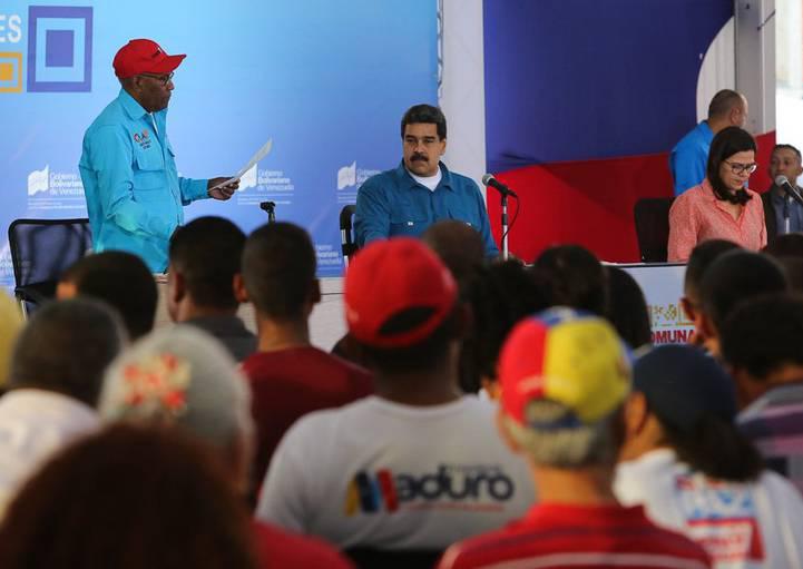 PartidoPSUV's tweet photo. Estas son las tareas que encomendó el presidente Maduro a comuneros del país https://t.co/9RNQzIuwKa  https://t.co/BHcg1ikXrP