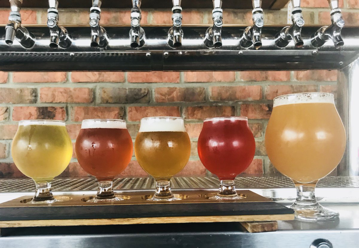 beachhausbeer's tweet photo. Friday Afternoon at the Beach Haus Brewery...enjoy one of our Juice meets Beer Radlers or our Double Dry Hopped High Side (blonde ale)...beyond yummy! #craftbeer #njcb #njcraftbeer #beachhaus #jerseyshore #radler #ddh #drinklocal #belmar #beachborn #craftbeerporn @NJCraftBeer https://t.co/tSEHnrZBnX