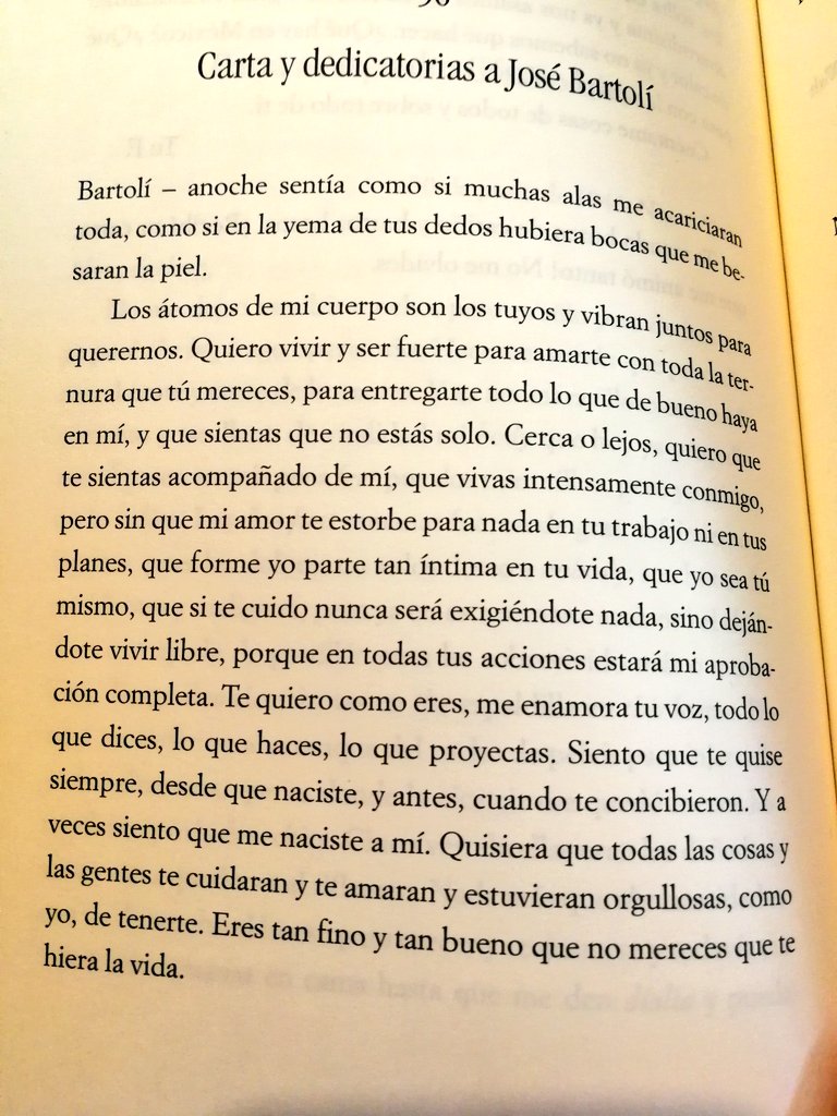 UdLaney's tweet photo. Carta de amor de Frida Kahlo (Mara) a José Bartolí. Extraído de "Ahí les dejo mi retrato" de Frida Kahlo.
Yo también quiero cartas así!! #FridaPower https://t.co/nmWVX5DKDb