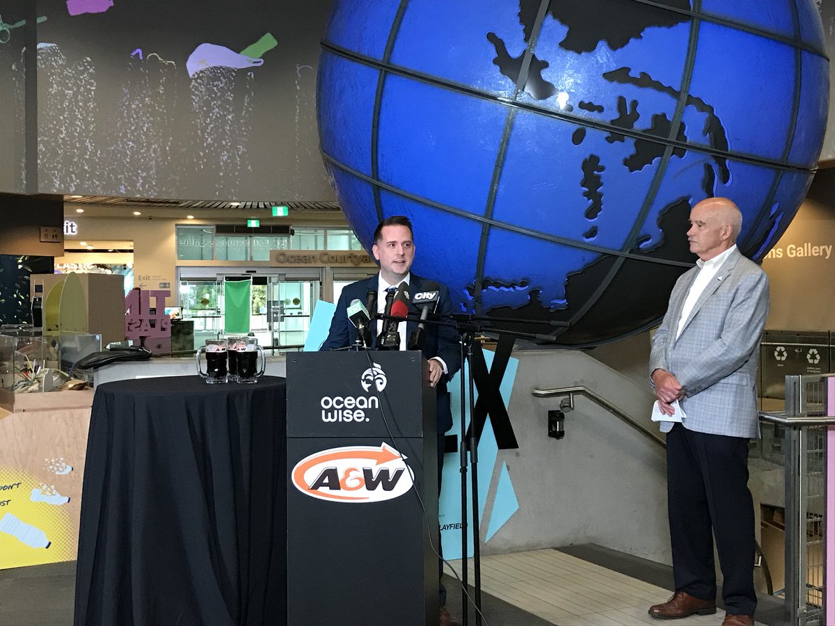 This morning #OceanLeaders @AWCanada commit to eliminating all #plastic straws within the year! 🌊 #WorldOceansDay @awrestaurants