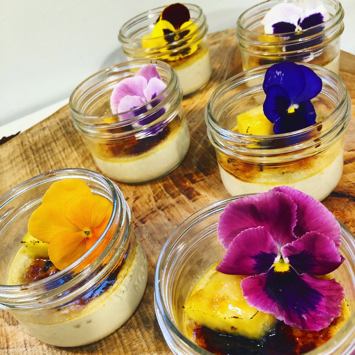 InnNorthridge's tweet photo. You pansy, huh! ๐
#getit #youfancyhuh #dadjokes #pansy #cremebrulee #forthewin #delish #nomnom #foodporn #comedinewithus #getmenorth #northridgeinn #northridge #followthefox #picoftheday #cheflife #gourmet #foodandbeverage https://t.co/zZ7uB7j0L1