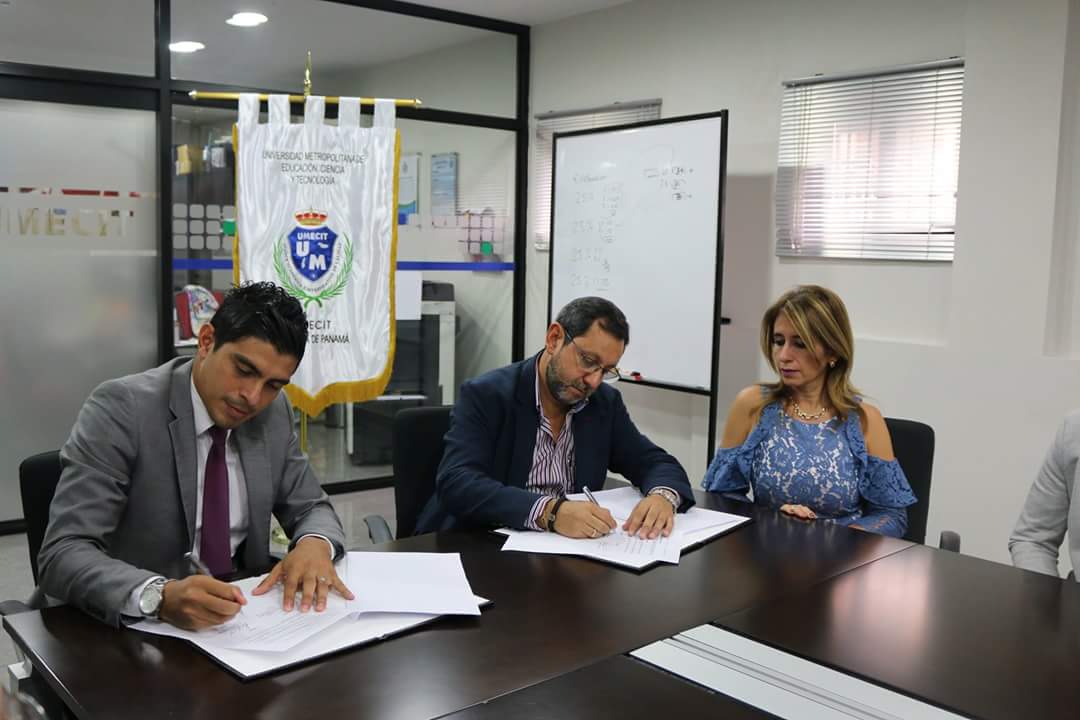 UMECITPANAMA's tweet photo. Convenio de Marco de Cooperación entre la UMECIT y la Asociación de Futbolistas Profesionales de Panamá (AFUTPA), el cual tiene como objeto el desarrollo de proyectos conjuntos en pro de los profesionales del fútbol panameño.
#Fútbol #SomosUmecit #AFTPA #Futbolistas #Panamá https://t.co/Akl2dPNC1T