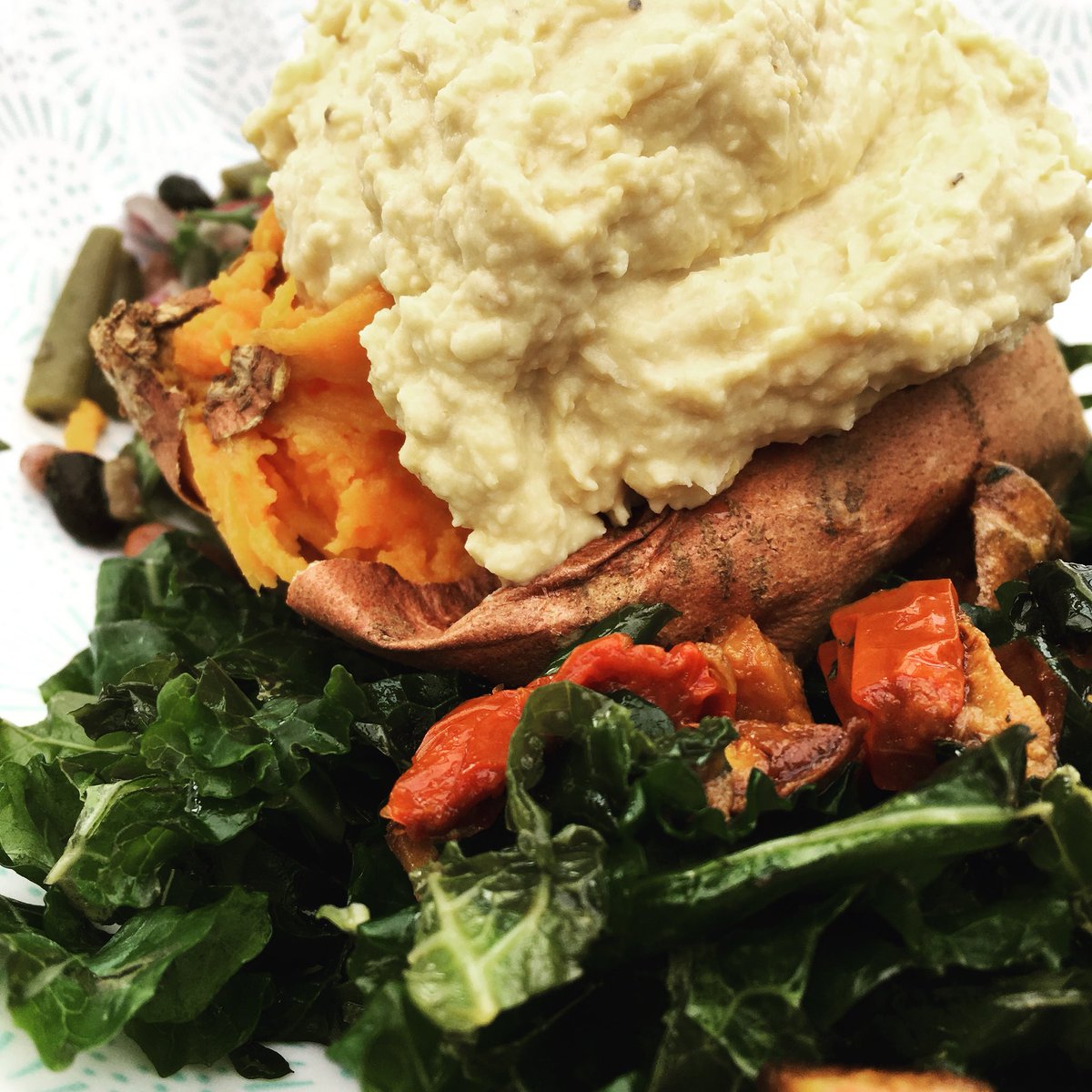 We’ll be in Keynsham farmers market 9-1 tomorrow with fresh trad &amp; roasted carrot hummus #hummusaddict #keynsham #veganfood